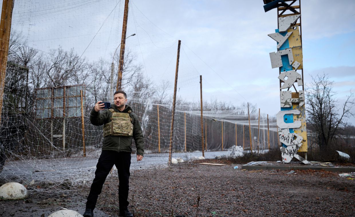 Zelensky's Symbolic Move: Putin's Response Explained - News Directory 3