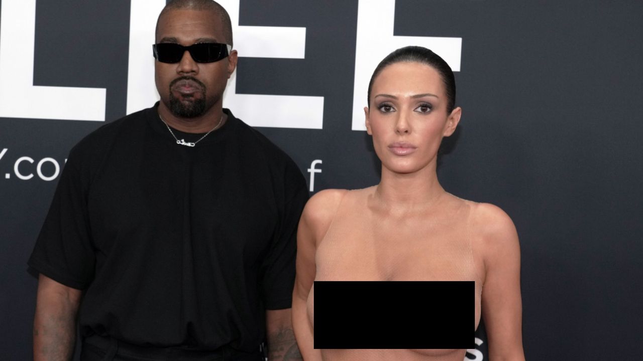 Związek Kanyego Westa i Bianki Censori budzi kontrowersje. Raper stoi za nagimi "stylizacjami" żony