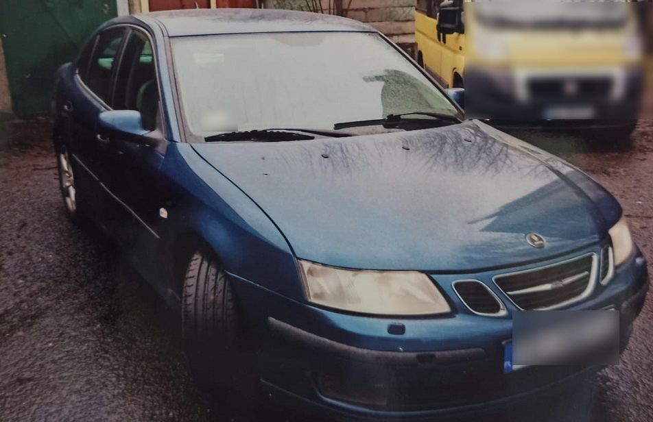 Śląskie. Policja w Katowicach ujęła sprawców kradzieży saaba i odzyskała samochód.