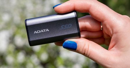 Sprawdziłem najpopularniejszy dysk zewnętrzny SSD. Co jest takiego w ADATA Elite SE880?
