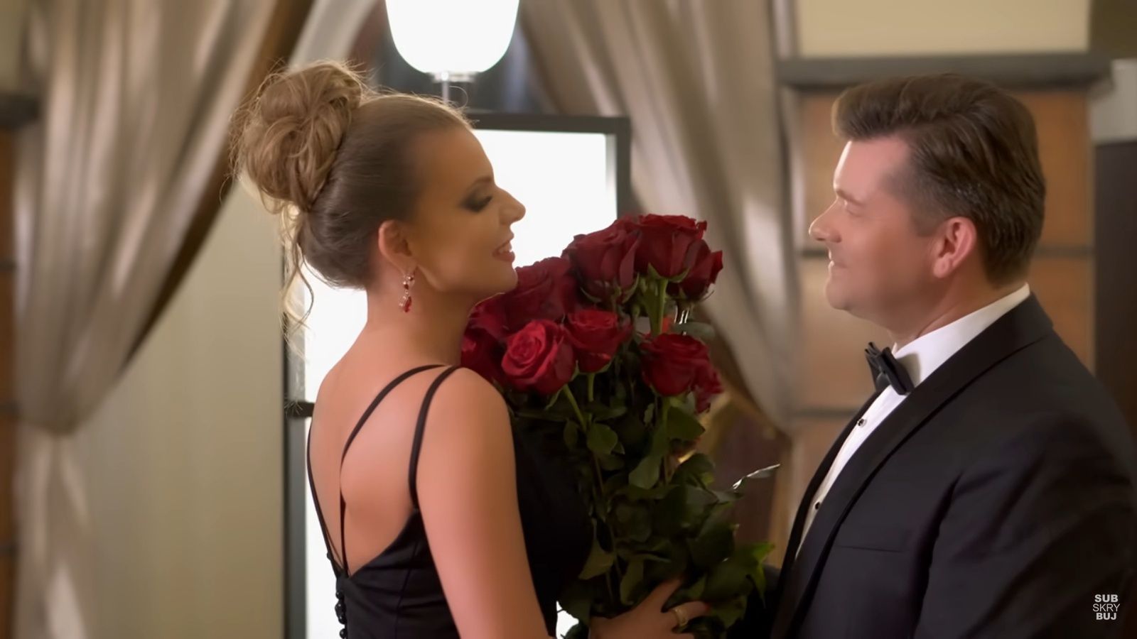 Zenek Martyniuk i tajemnicza piękność w teledysku do piosenki "Classy Girl" 
