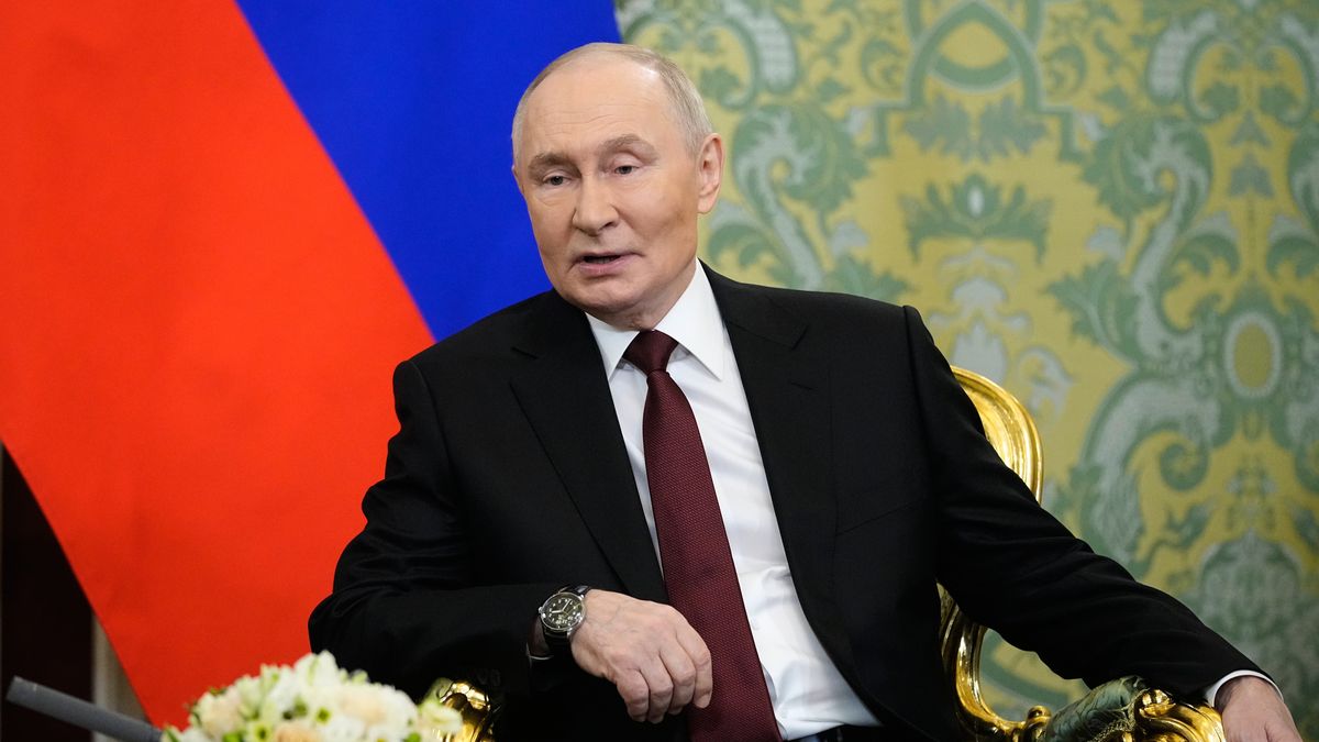 Kazakh President Kassym-Jomart Tokayev visits Moscow
epa12520485 Russian President Vladimir Putin speaks during a meeting with Kazakh President Kassym-Jomart Tokayev (not pictured) at the Grand Kremlin Palace in Moscow,  Russia, 12 November 2025. Tokayev is on his two day State visit to Russia.  EPA/ALEXANDER ZEMLIANICHENKO / POOL 
Dostawca: PAP/EPA.
ALEXANDER ZEMLIANICHENKO / POOL
ceremony, head of state, meeting, handshake