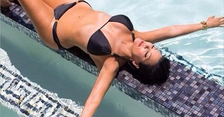 Matka Kim Kardashian pozuje w bikini! (FOTO)