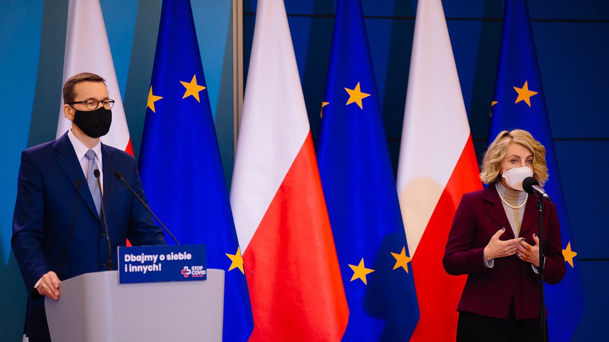 Premier Mateusz Morawiecki oraz prezes Pfizer Polska Dorota Hryniewiecka-Firlej