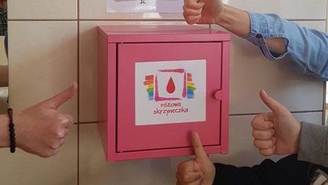 Dolny Śląsk. Skrzynki z darmowymi podpaskami i tamponami w szkołach. Pierwszy taki projekt w Polsce