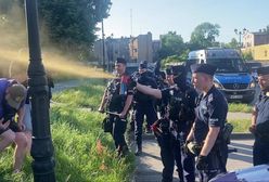 Dostał gazem po oczach od policjanta. Usłyszał zarzut
