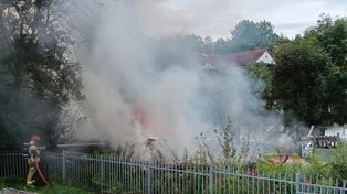 Gorzów: Pożar busa, gałęzi i śmieci
