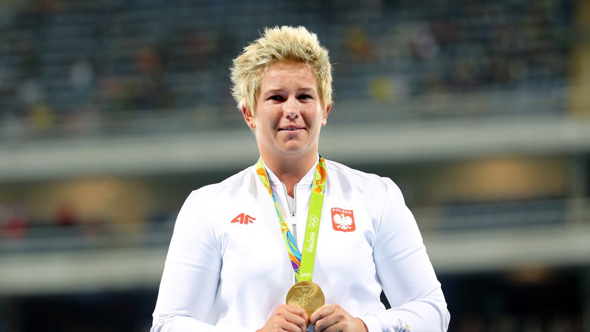 WP SportoweFakty / Łukasz Trzeszczkowski / Na zdjęciu: wzruszona Anita Włodarczyk ze złotym medalem olimpijskim Rio 2016