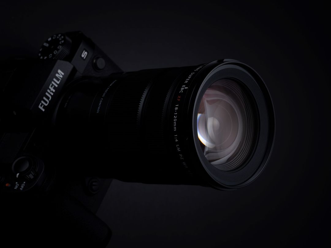 Korpus Fujifilm X-H2S z nowym procesorem wylądował. Towarzyszyły mu 2 obiektywy 4