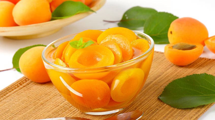 Morele bez skóki w puszce w wodzie (owoce i płyn)