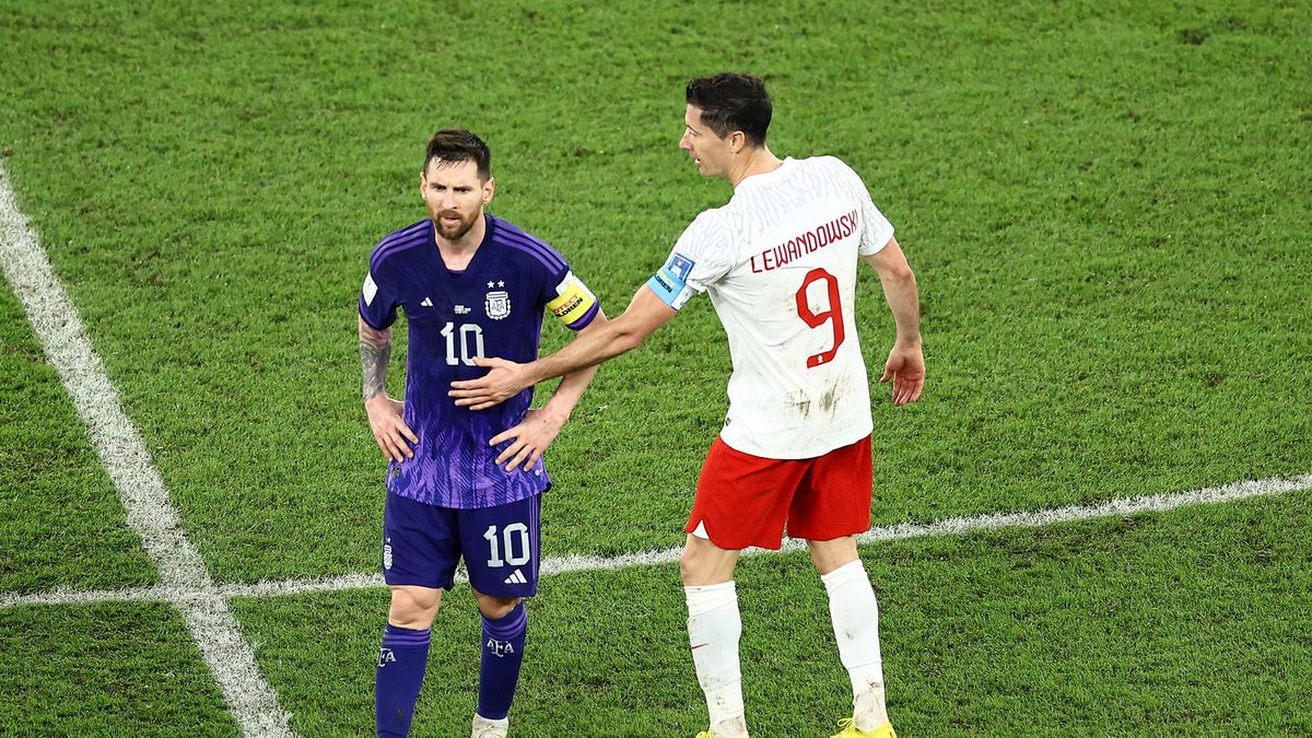 Getty Images / Tim Nwachukwu / Na zdjęciu: Leo Messi i Robert Lewandowski