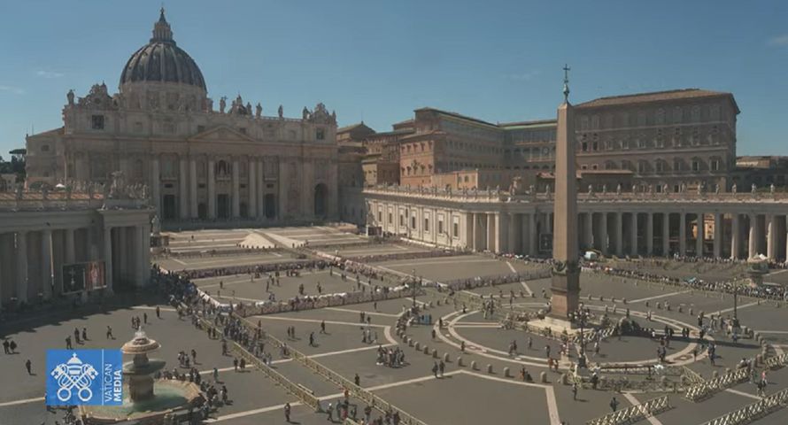 Rusza konklawe. Jak media relacjonują wydarzenia w Watykanie?