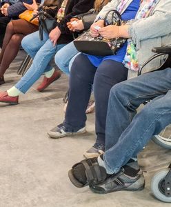 Niepokojące dane w nowym raporcie NFZ. Długie kolejki do lekarzy