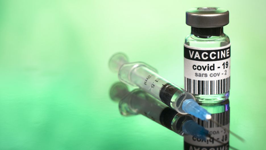 koronawirus szczepienie szczepionka covid fiolka strzykawka