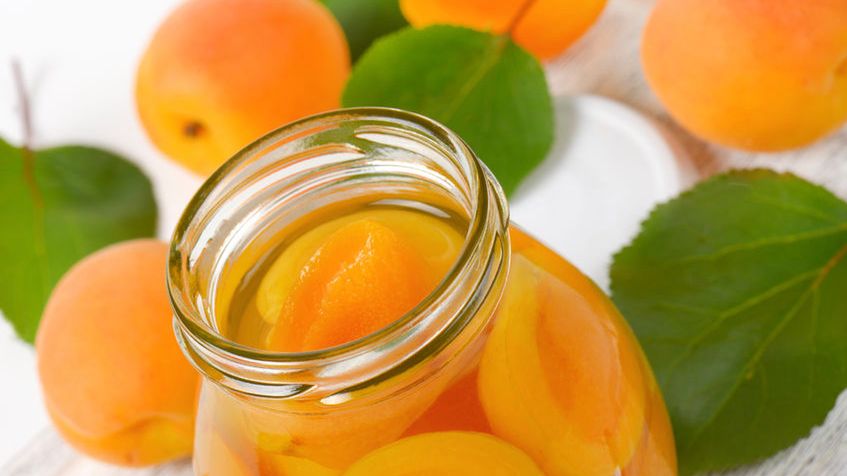 Morele ze skórką w puszce w bardzo lekkim syropie (owoce i płyn)