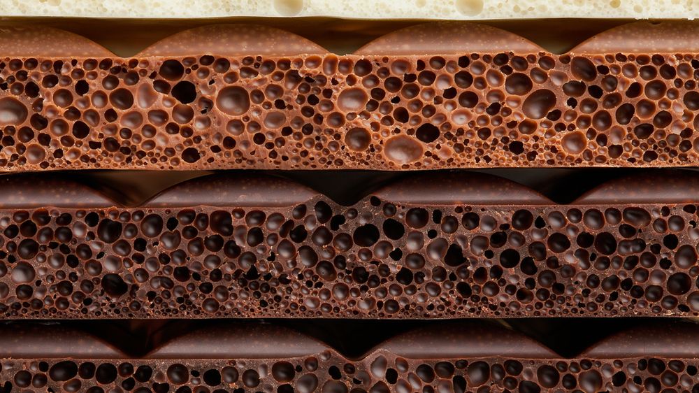 Cukierki o bąbelkowej strukturze z masłem orzechowym