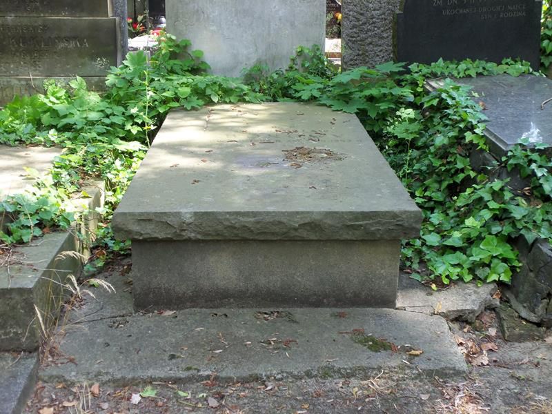 Tadeusz Borowy i jego grób na Starych Powązkach