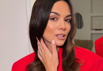 Stanęła w sukni z prześwitami. Cekiny były "wisienką na torcie"