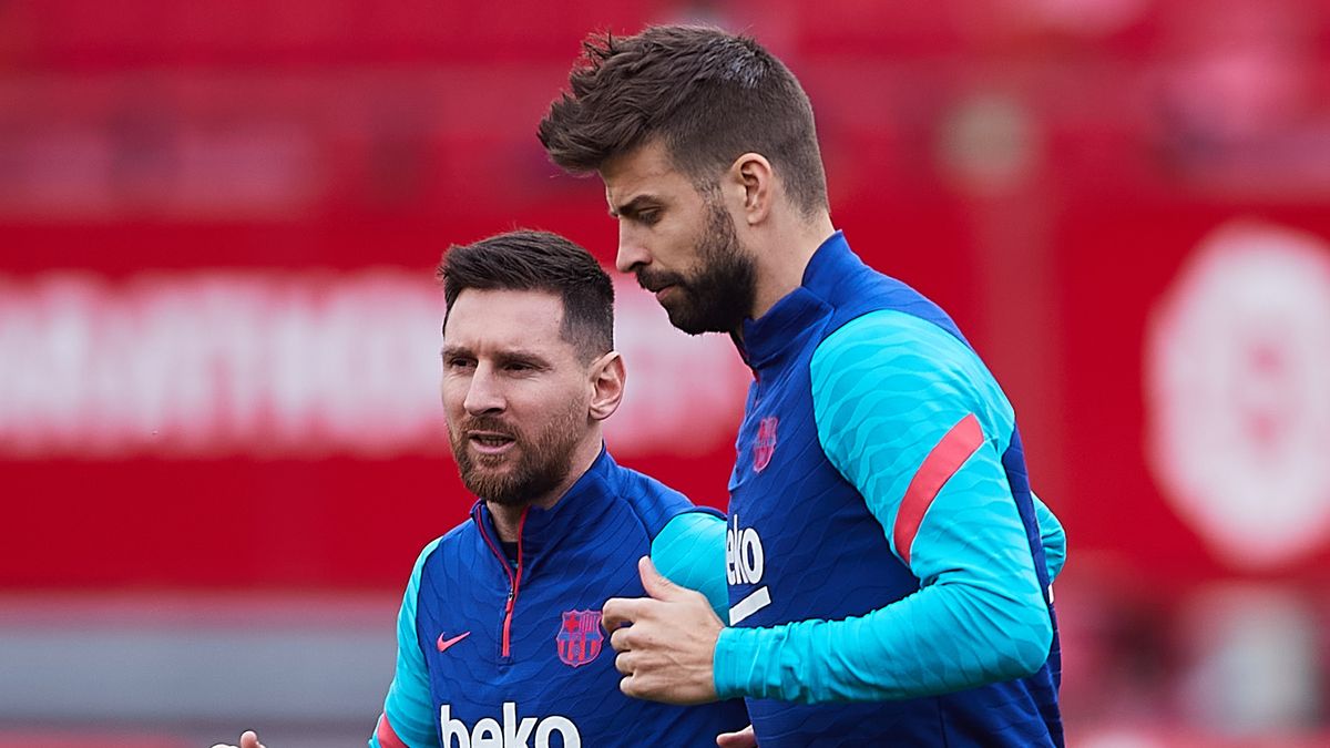 Getty Images / Fran Santiago / Na zdjęciu: Lionel Messi (z lewej) i Gerard Pique