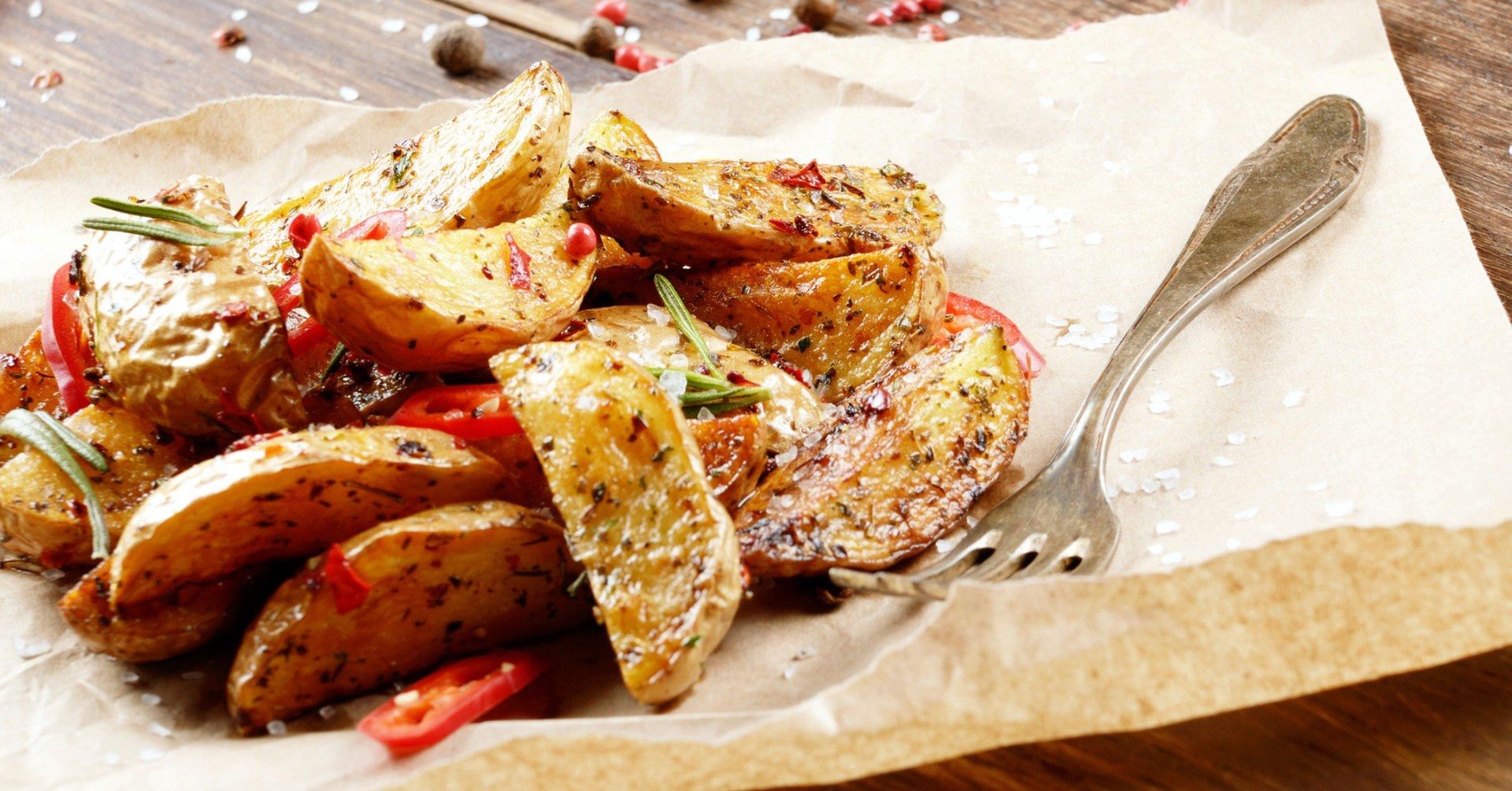 Pieczone młode ziemniaki z chili i parmezanem