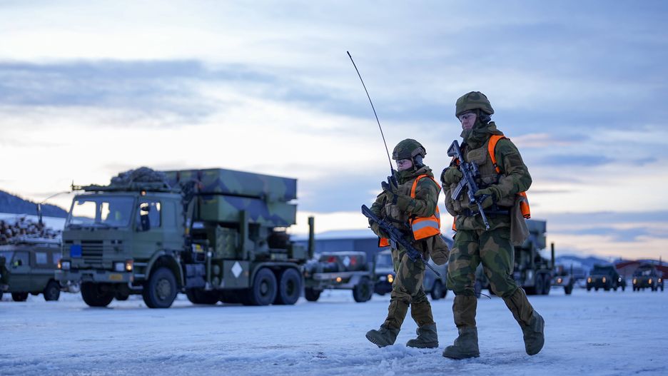 Norway sends military equipment to Poland as part of NATO mission
epa11756472 Norwegian soldiers walk as military equipment is loaded onto a ship at Orkanger Harbor, Norway, 04 December 2024. The equipment is being sent to Poland as part of a NATO mission to maintain security around Rzeszow Airport that will take place from December to Easter, with the forces operating within Polish airspace. Norway is deploying approximately 100 soldiers, NASAMS air defense systems, and F-35 fighter jets.  EPA/OLE MARTIN WOLD  NORWAY OUT 
Dostawca: PAP/EPA.
OLE MARTIN WOLD
NATO, military