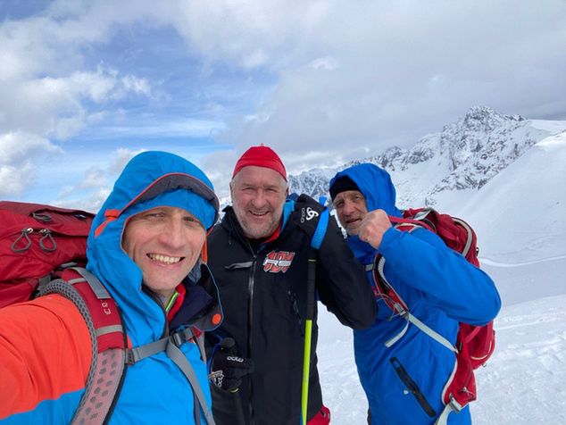 Rafał Sonik (w środku) podczas treningu w Tatrach