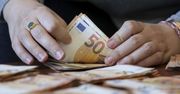 Tyle średnio zarabiają urzędnicy od funduszy UE (raport)