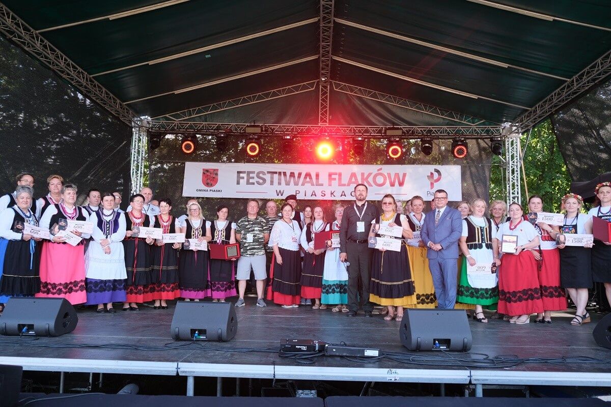 Nagrodzone KGW w trakcie Festiwalu Flaków w Piaskach