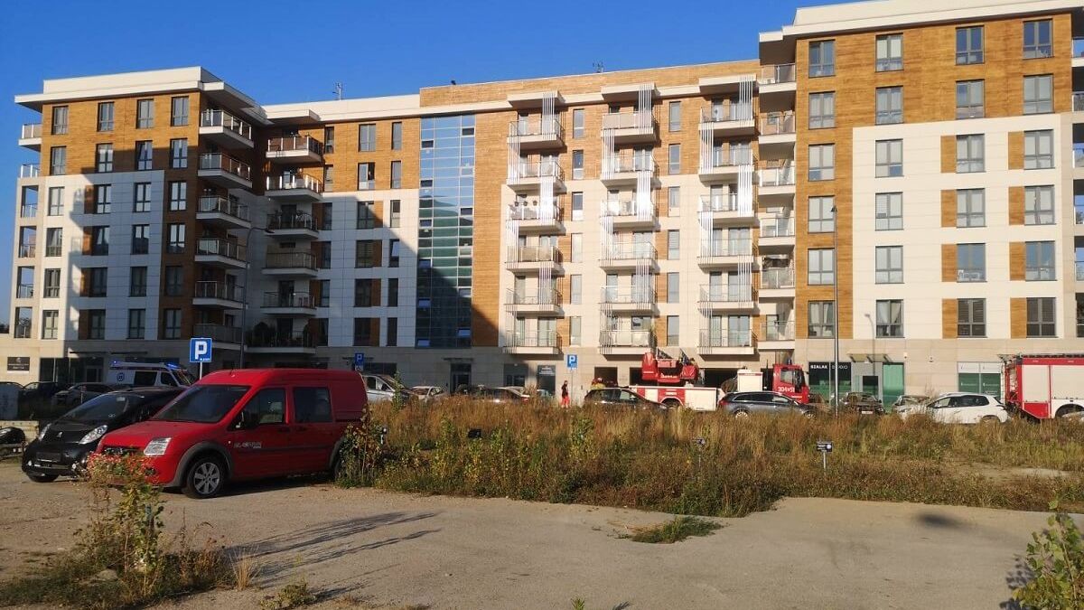 Zatrzasnęła się na balkonie mieszkania przy ul. Wojciechowskiej