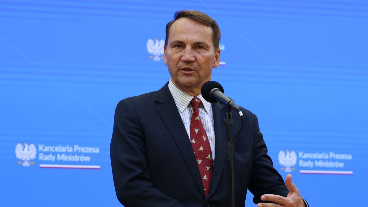 Rados�aw Sikorski
Warszawa, 27.08.2025. Wicepremier, minister spraw zagranicznych Rados�aw Sikorski podczas konferencji prasowej w siedzibie KPRM w Warszawie, 27 bm. Konferencja dot. zako�czonego posiedzenia Rady Gabinetowej z udzia�em prezydenta RP. (amb) PAP/Albert Zawada
Albert Zawada
Kancelaria Prezesa Rady Ministr�w, konferencja prasowa, KPRM, politycy, polityka, Rada Gabinetowa, rz�d