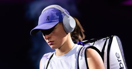Upadek faworytki WTA Finals 2025. Świątek przegrywa z Rybakiną