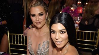 Khloe Kardashian słodzi Kourtney z okazji 44. urodzin. Wrzuciła MNÓSTWO zdjęć. Widać, jak zmieniały się ich twarze