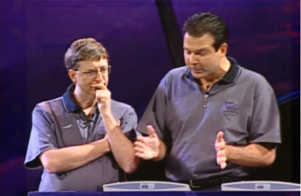 Bill Gates i Tod Nielsen prezentują Active Directory na PDC 98