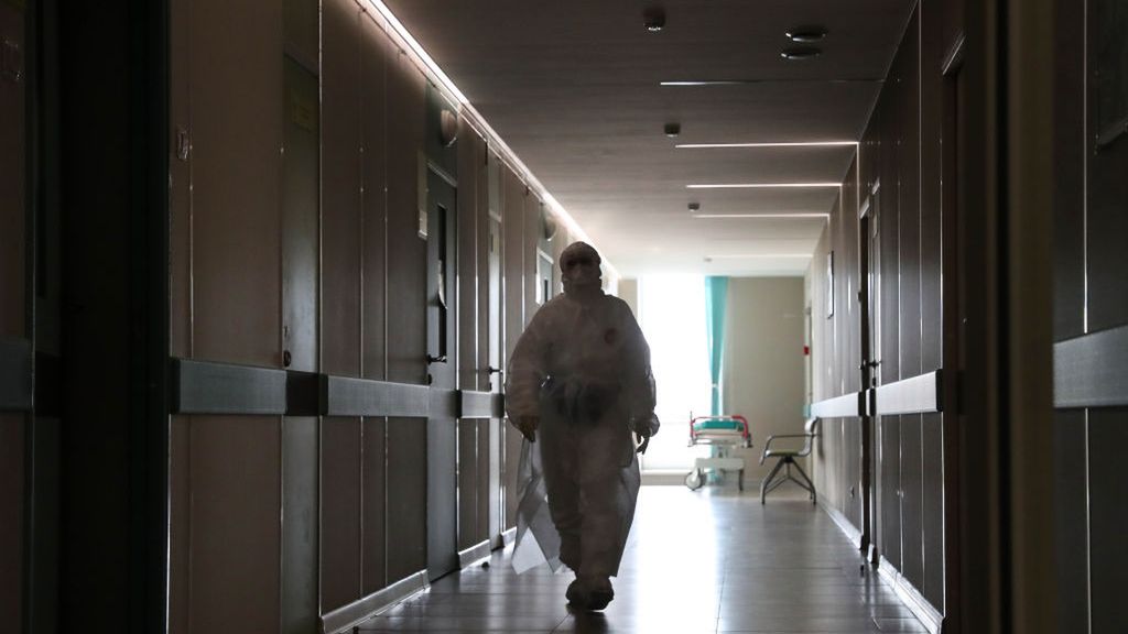 W ubiegłym roku na przełomie marca i kwietnia mieliśmy szczyt trzeciej fali. Eksperci ostrzegają przed powtórzeniem tego scenariusza