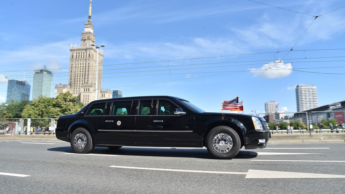 Poprzednia generacja "bestii" na ulicach Warszawy podczas wizyty Donalda Trumpa w 2016 r.