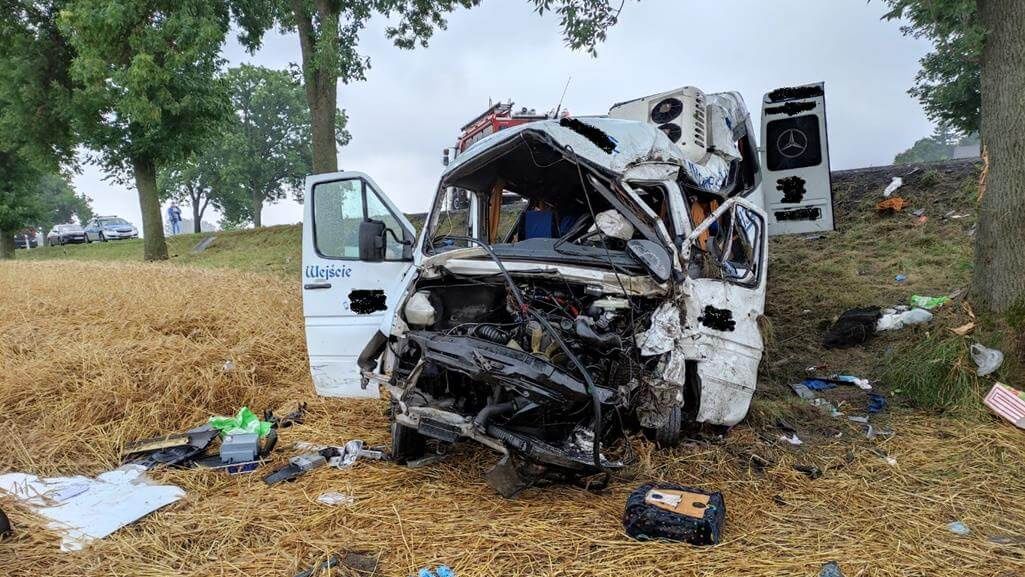 Bus pasażerski zderzył się z renault na DK12 w m. Lechówka