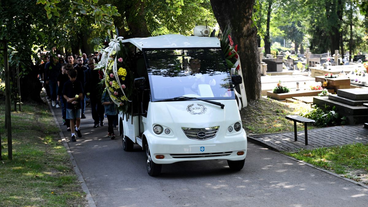 PAP / Darek Delmanowicz / Na zdjęciu: pogrzeb Dawida Kosteckiego