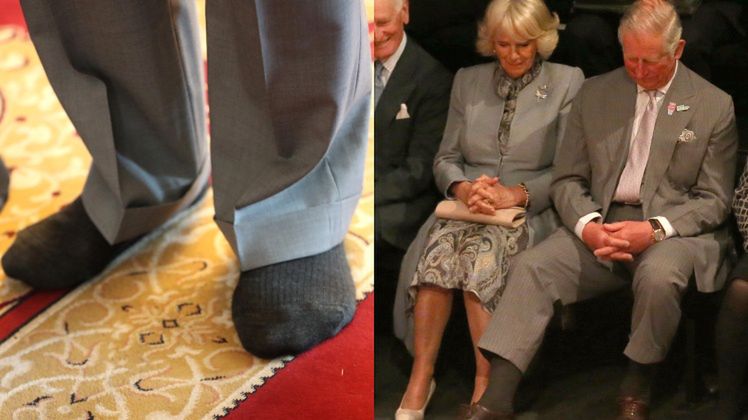 Król Karol III podczas wizyty w meczecie zaliczył wpadkę