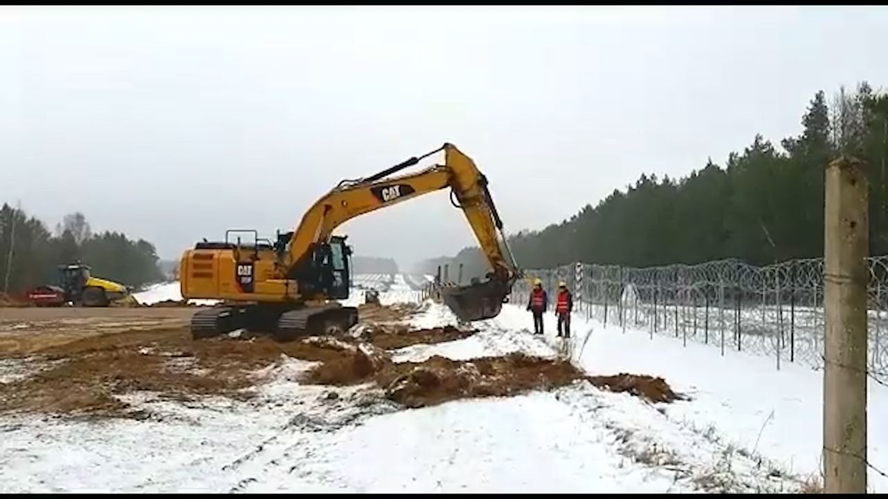 Budowa zapory na granicy z Białorusią rozpoczęta. Nagranie od Straży Granicznej