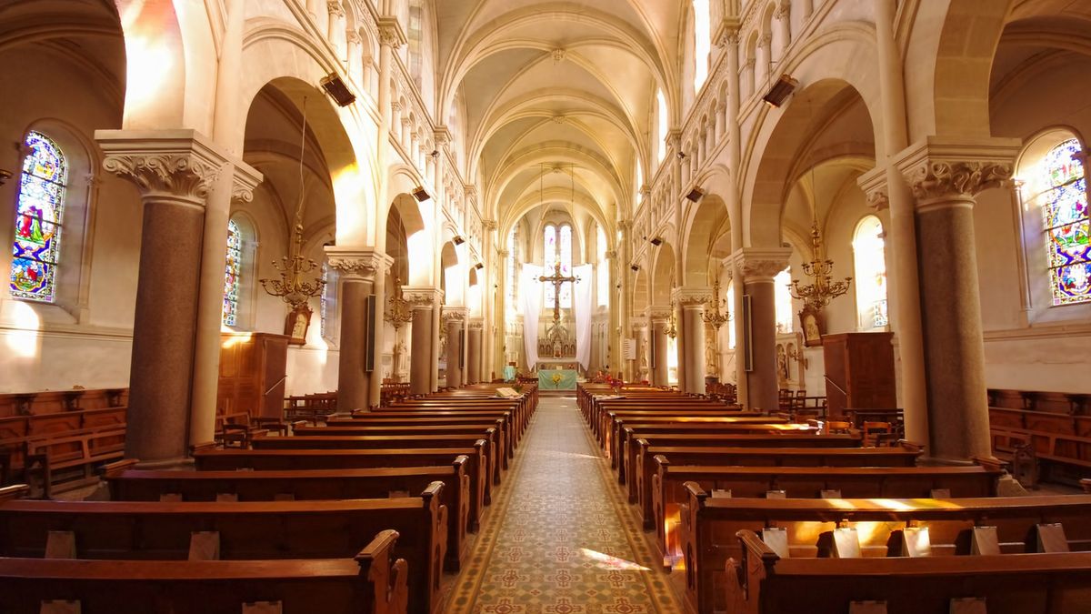 W kościele. Krzyżówka