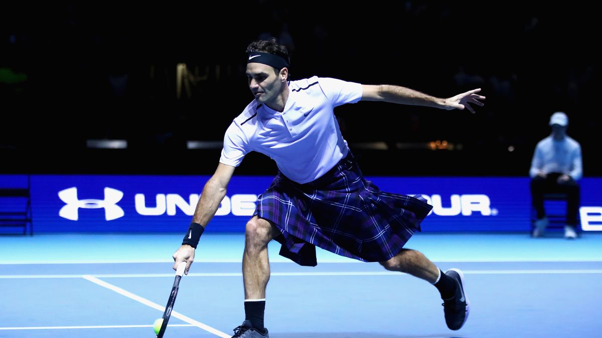 Roger Federer podczas meczu pokazowego z Andym Murrayem w Glasgow
