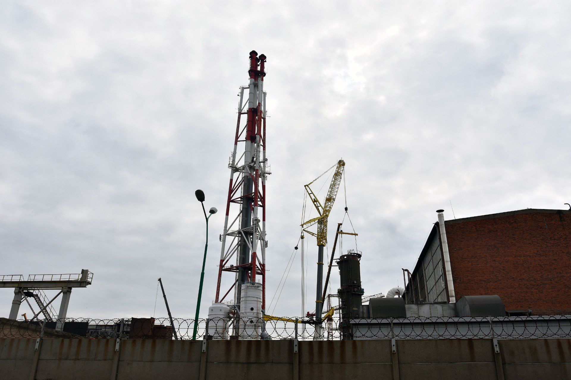 Chiński przemysłowy wskaźnik PMI spadł w październiku poniżej oczekiwań, co osłabiło nastroje na rynku surowców.