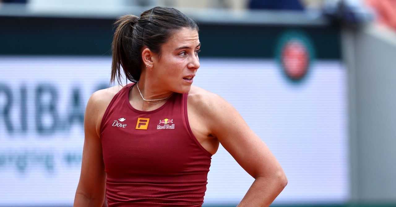 Emma Navarro, czołowa tenisistka świata, rozbita w pierwszej rundzie tenisowego turnieju French Open przez Jessicę Bouzas Maneiro