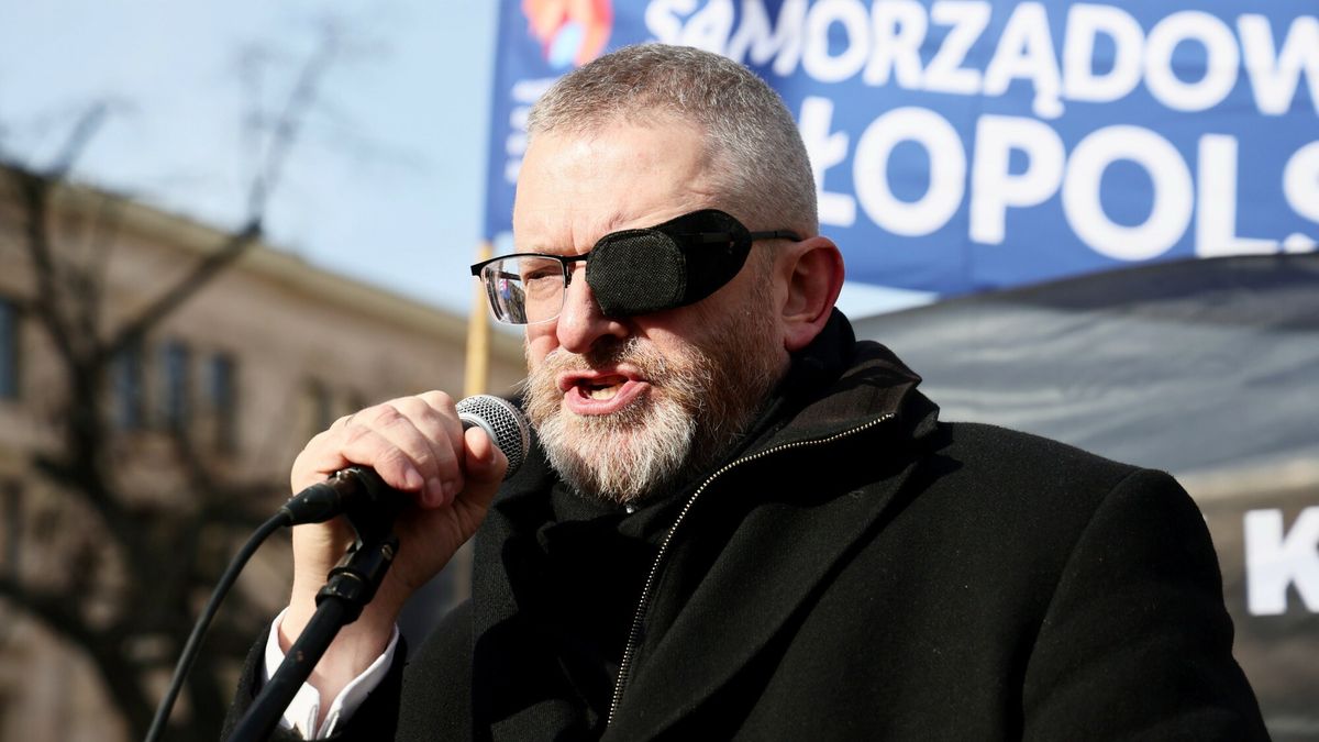 Pikieta przeciwko KSeF przed Ministerstwem Finansów
Fot. Anita Walczewska/East News, 20.02.2026. Warszawa.  Pikieta przeciwko KSeF przed Ministerstwem Finansow - obywatelski projekt likwidacji Krajowego Systemu e-Faktur.
N/z: Grzegorz Braun
Anita Walczewska