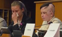 11-latek mówił o zmarłej mamie. Tłumaczka nie wytrzymała