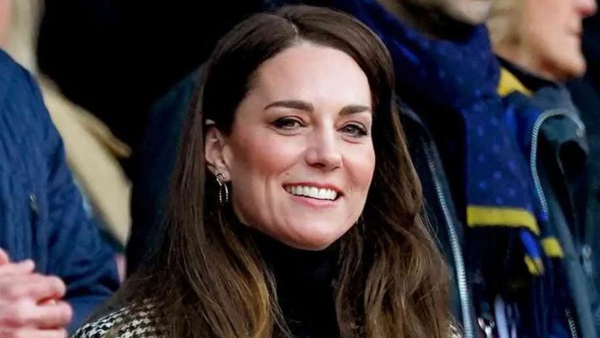 Kate Middleton pokazała się w swetrze. Tylko zobacz, jak go nosi