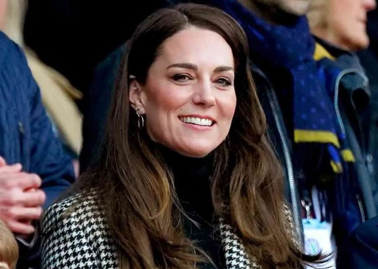 Kate Middleton pokazała się w modnym płaszczu. Zobacz, jak go nosi