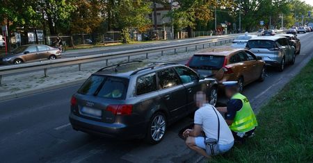 Zderzenie czterech aut na al. Kraśnickiej. Dwie osoby poszkodowane. „Doszło do efektu domina”