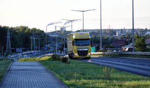 A1. Kierowca tira jechał "pod prąd". Nie wiedział, gdzie jest. Wezwano karetkę