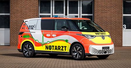 Volkswagen ID. Buzz może być karetką lub dostawczakiem. Są już chętni